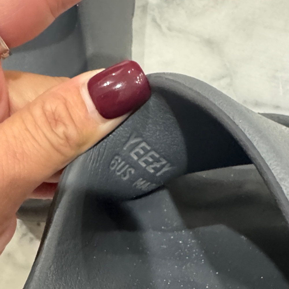 Yeezy Kids Black Slide Sandals - Picture 7 of 7